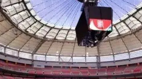 梅西再攀職業高峰 熱情頌揚超級英雄盛典